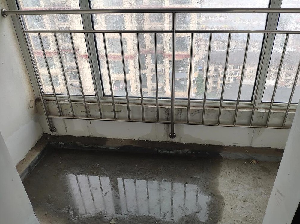 阳台漏水怎么办？